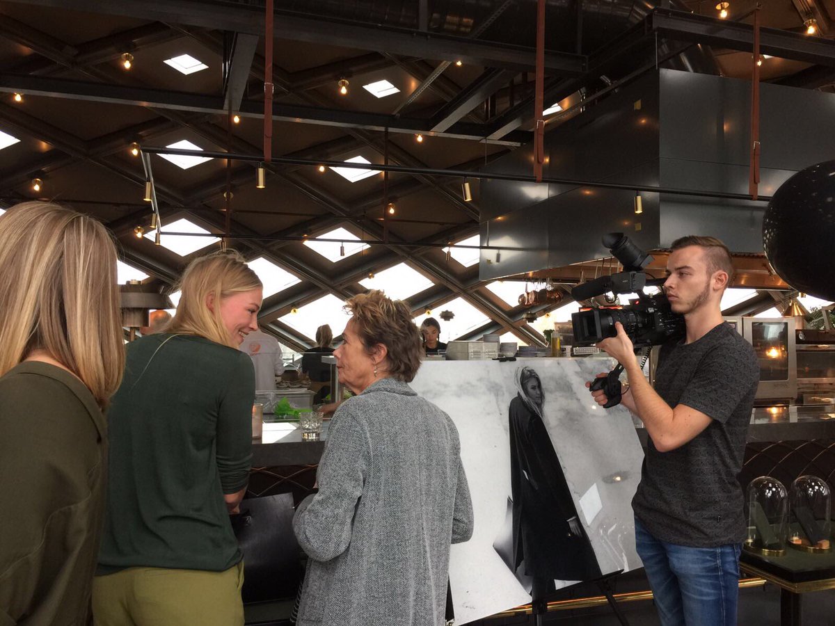 New project in de maak. En de dame links doet mee :-) nieuwsgierig? Houd ons in de gaten! #contentcreators #content #video #creatingstories