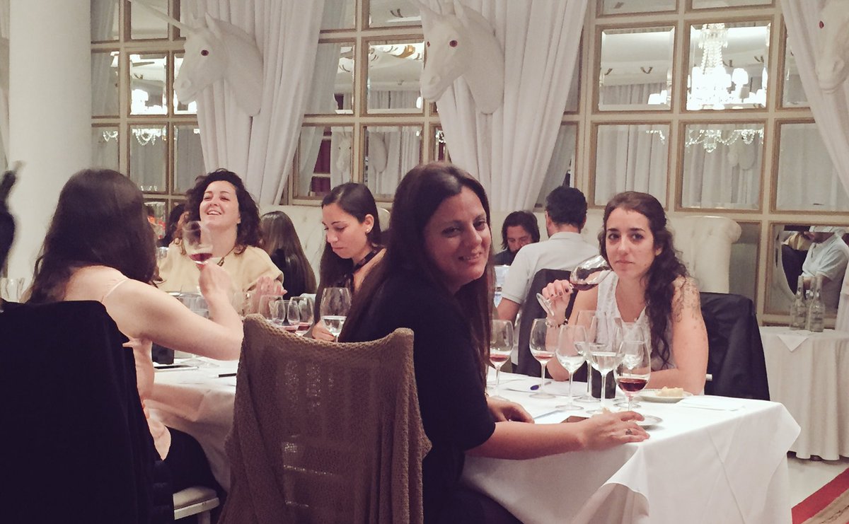 robertoromanoar's tweet image. Mesa femenina en #VCS2017 @vinosconsentido llevando las sensaciones al límite @MirnaLeiva @eugevillarpr @GYanarelli