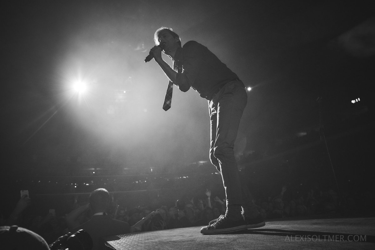 thewolfbuffalo's tweet photo. See @andrewmcmahon @Weezer and more at the #Ripitide Music Fest in Ft. Lauderdale!  Your shot to win is here - https://t.co/4AMfL9ilLY https://t.co/LMQlQKzH86