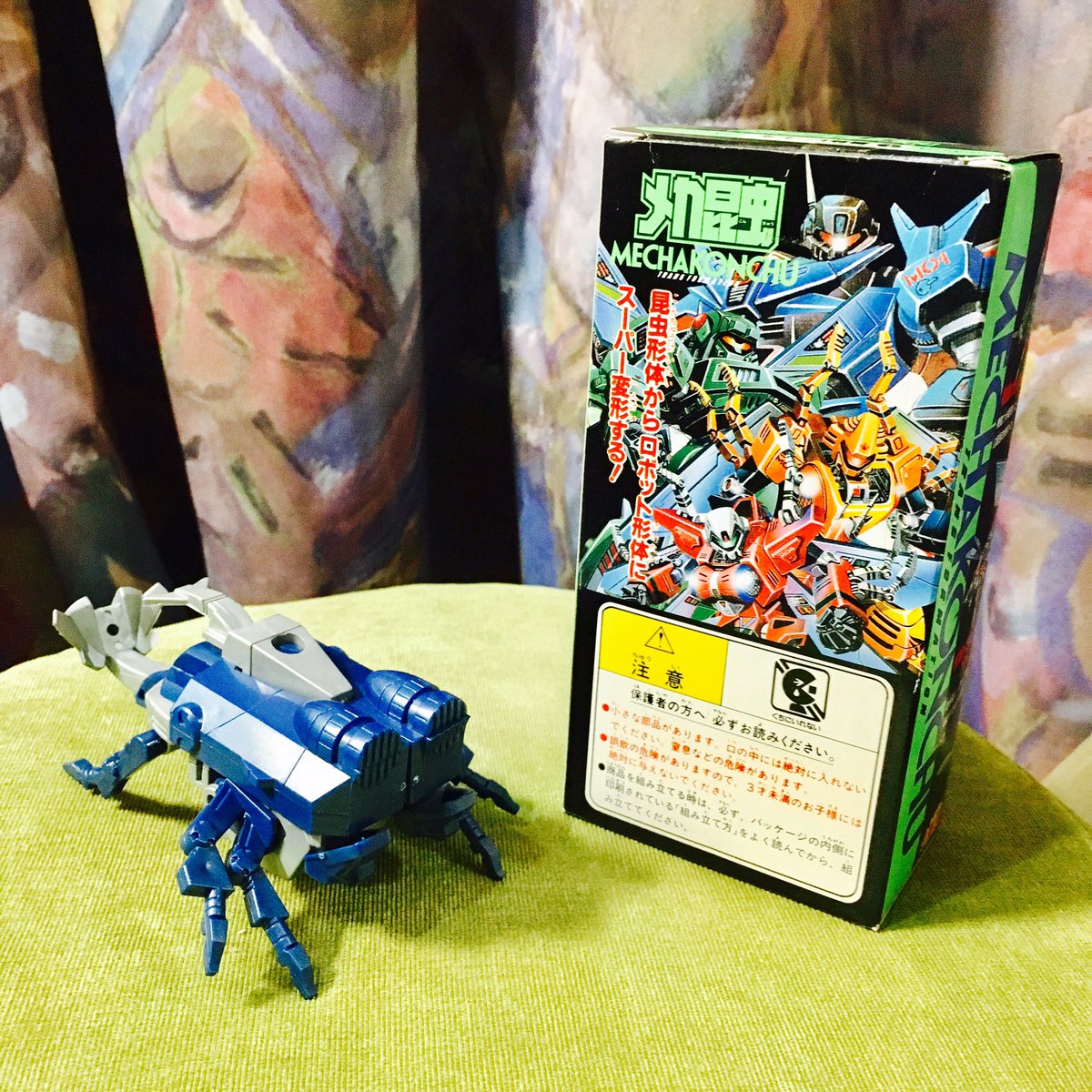 今夜のネタは「メカ昆虫」です(^_^)！チープトイ食玩、JAMという