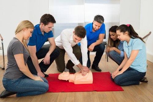 TeamBath's tweet photo. Want to learn #firstaid, brush up on your skills or renew your certificate? @TeamBathTD have three courses coming up https://t.co/WwtuTFXZRk https://t.co/6EUR4qNfKW