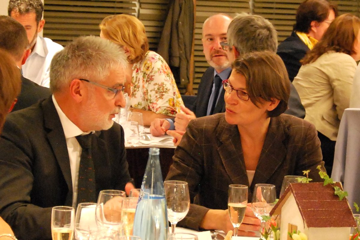 BTP_77's tweet photo. En prolongement de l'AG : des députés de Seine-et-Marne ont participé à un dîner d'échanges directs &amp; libres avec les professionnels @BTP_77 https://t.co/CI04xym3eq