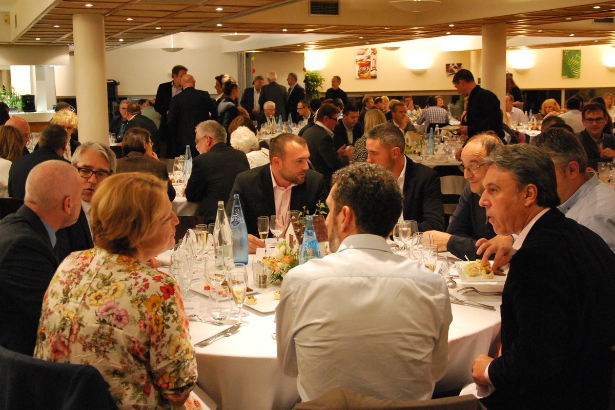 BTP_77's tweet photo. En prolongement de l'AG : des députés de Seine-et-Marne ont participé à un dîner d'échanges directs &amp; libres avec les professionnels @BTP_77 https://t.co/CI04xym3eq