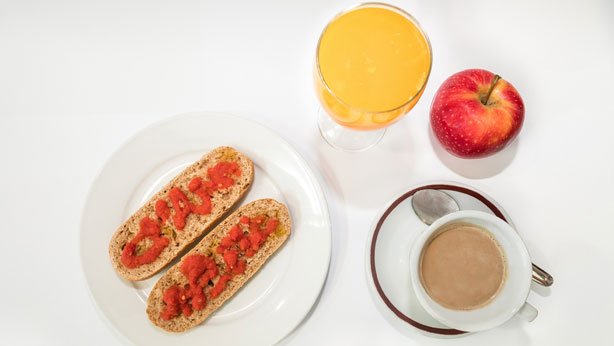 ¿#SabíasQUe saltarse el desayuno duplica el riesgo de lesiones ateroscleróticas? bit.ly/2fKJVA4 Estudio @CNIC en <a href="/JACCJournals/">JACC Journals</a>