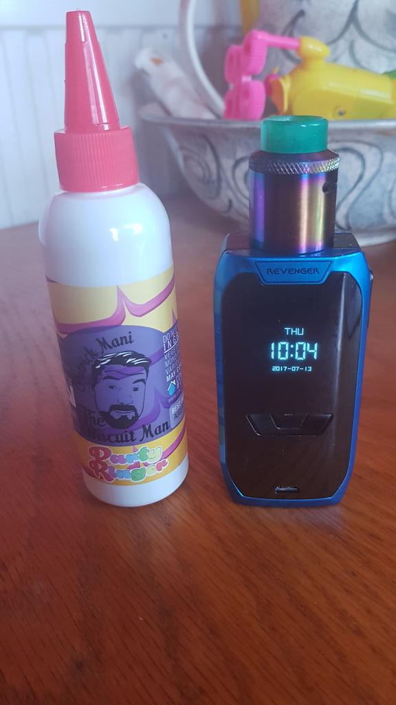 Vappingtodayan1's tweet photo. Dinner and new juice and new vape https://t.co/SVmkmMlUrx