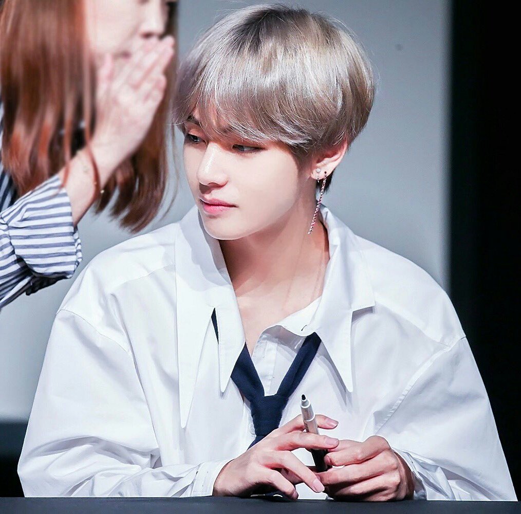 NeriTheStranger's tweet photo. Not even science can explain TaeHyung's Visuals... Seriously
#CGVisuals #KimTaeHyung #ARMYSelcaDay https://t.co/L8sqR0pXxI
