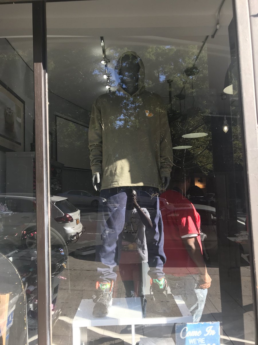 dopefoxbaker's tweet photo. #NYC Head over to @BAKERYhny Shop #dopefox #dfoe https://t.co/lbQkbZFfaD
