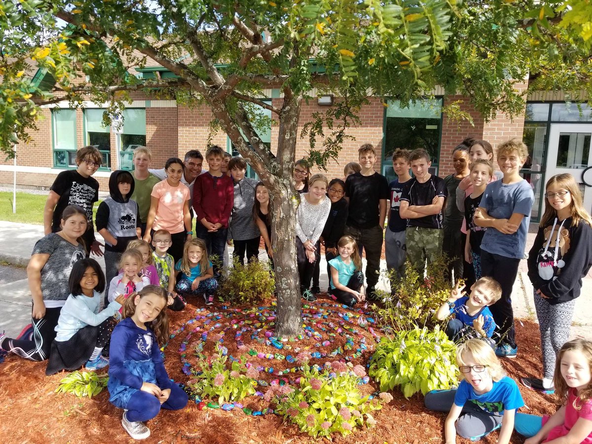 Projet d’école à <a href="/eecsaintviateur/">EEC Saint-Viateur</a> qui célèbre les différences de tous. #noussommesuniques <a href="/CSDCEO/">CSDCEO</a> <a href="/ecolecatholique/">CECCE</a> @Ottawacepeo