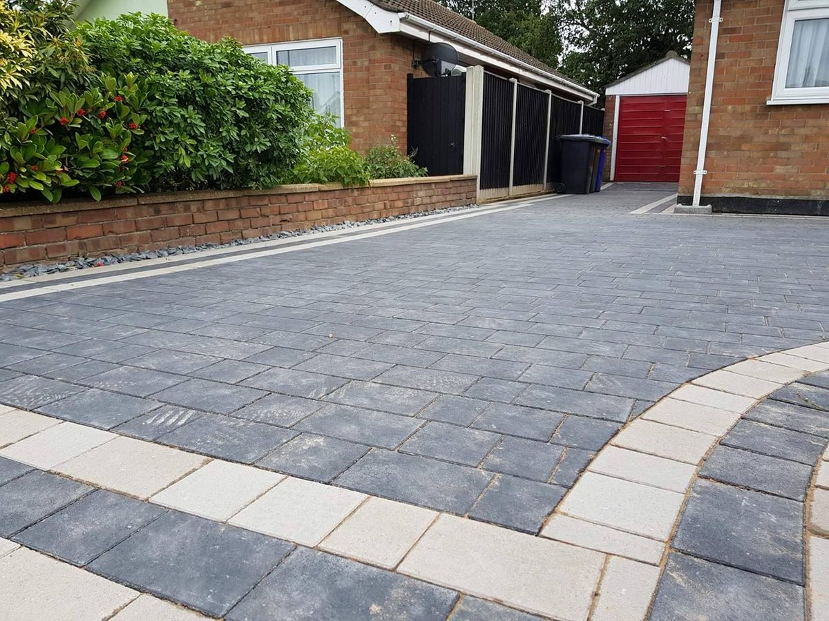 BarleystoneP's tweet photo. Kingspave Cobble 3 Size Mix Damson with Cobble Birch Border https://t.co/CIf9sBngr6