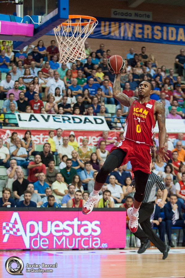 JBGtuitero's tweet photo. Y cierro esta serie con Ovie Soko. Espero muchas así de él este año @UCAMMurcia #espectaculo #basketball #Murcia #imQuality @ApuestasdMurcia https://t.co/HoIIStrES7