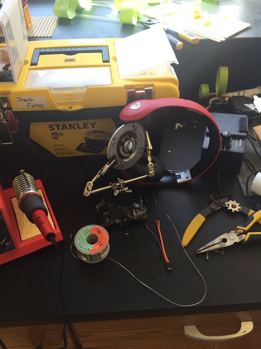 Janamoler's tweet photo. Helping another with broken pieces of a precious item. We have darn #good people as students. #313learn https://t.co/wiC2nmu8Mh