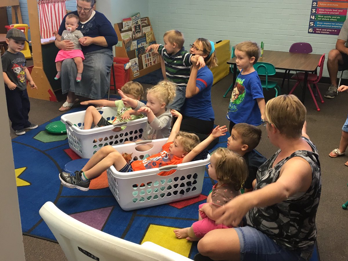 goetz_emily's tweet photo. Itsy Bitsy Spider and Great Big Spider finger plays at play group today! @261pat @NatlPAT #toddlersareawesome #parentingmatters https://t.co/3nECS2FEKt