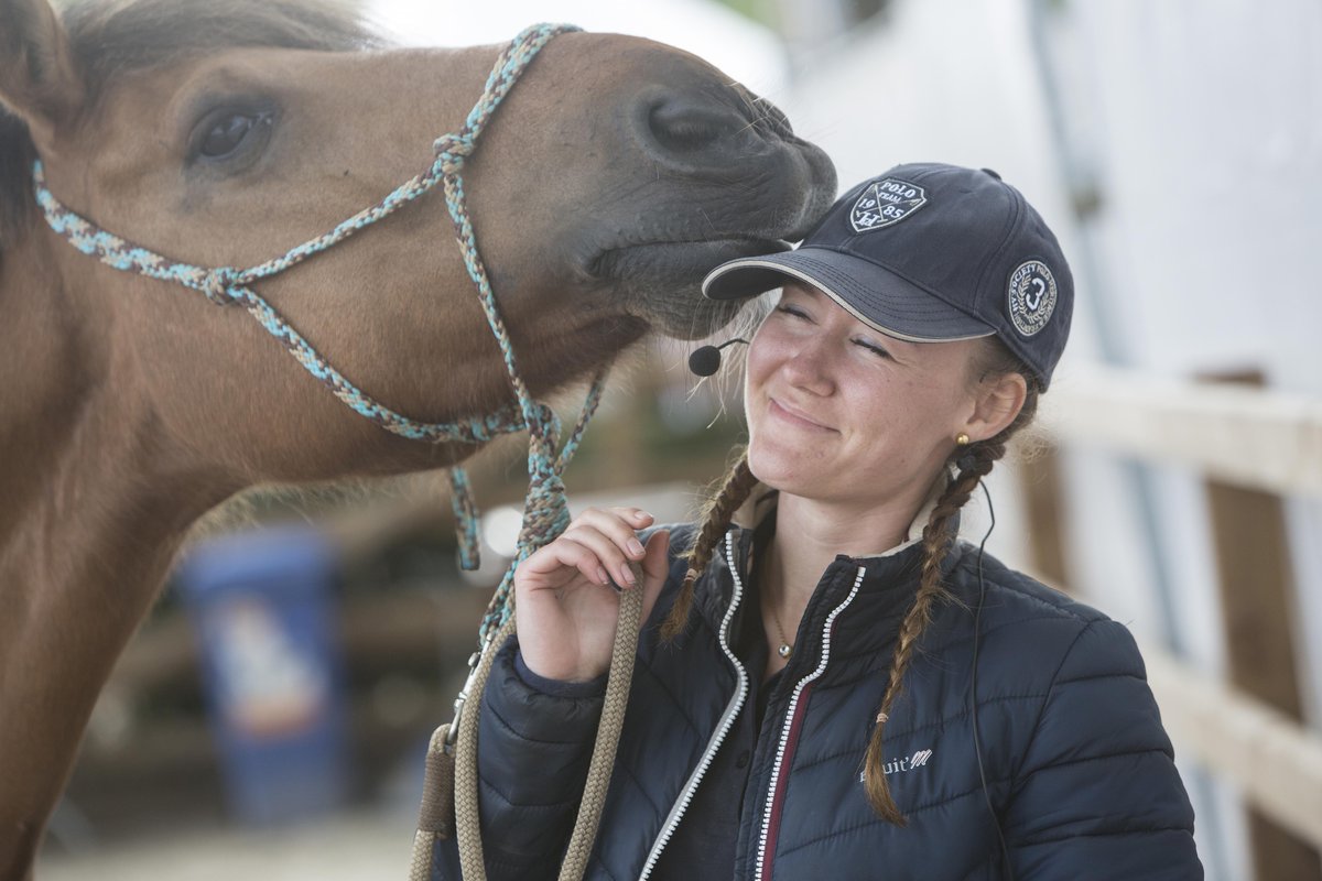 Honderden fans gaven vlogger Feline de Jong een oorverdovend welkom op Horse Event 2017! bit.ly/2x9aBSz #horseevent #felinehoi