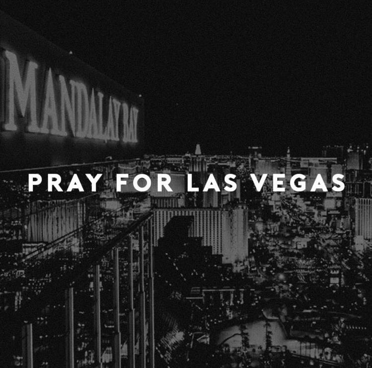 midgetapple's tweet photo. Heart broken 😭 #prayforvegas https://t.co/xHBvgfzo8b