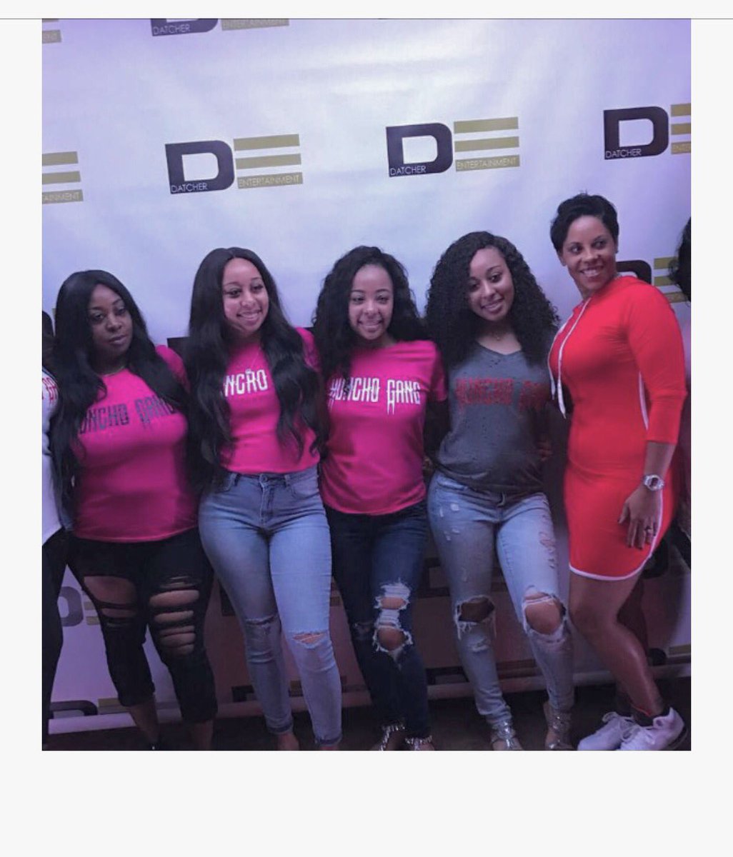 Ijanae22's tweet image. When your Mother , Auntie , Paw Paw , &amp;amp; Sisters Fine To 💓🤙🏽 #DatcherEnt