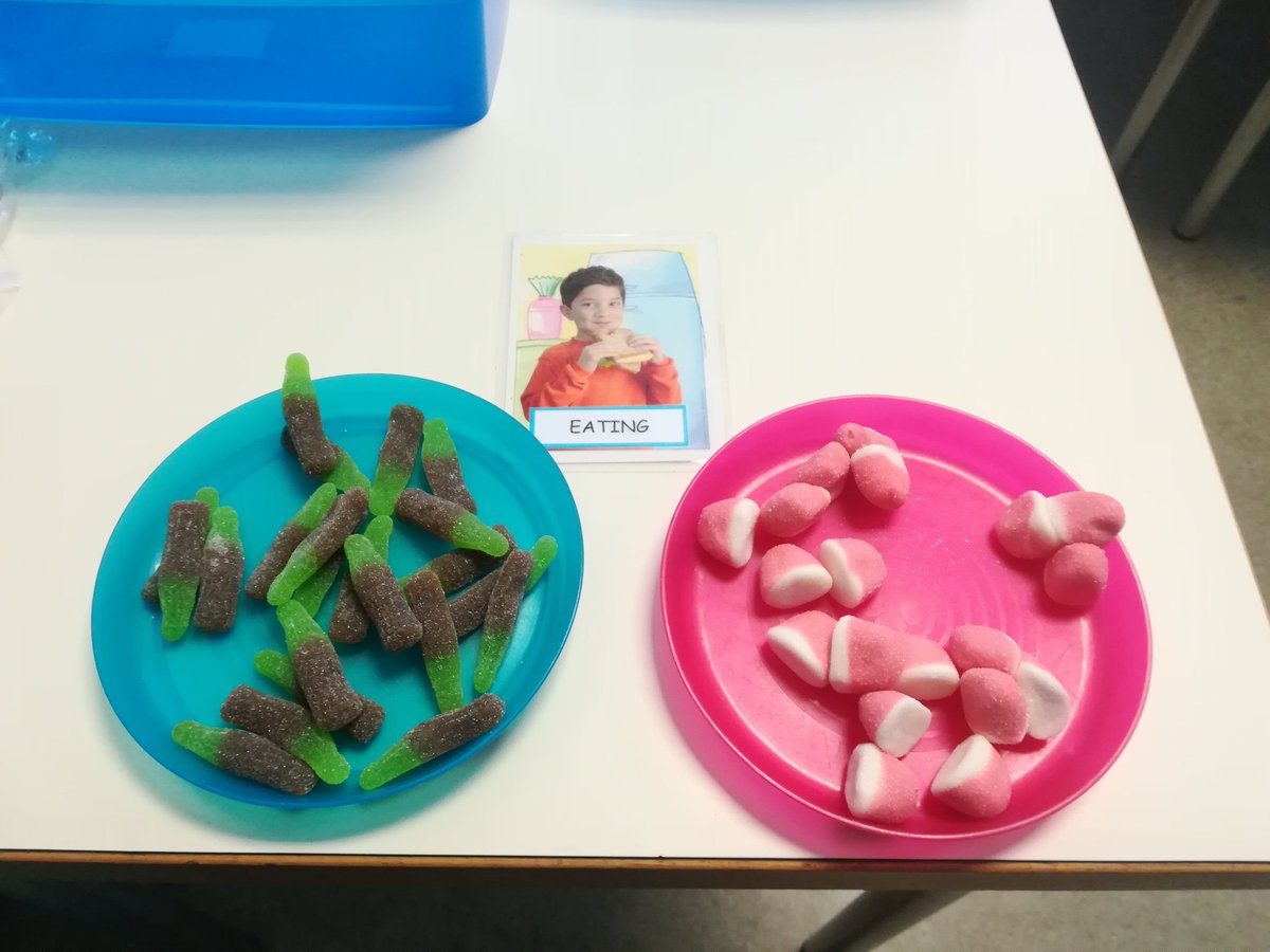 laPku's tweet image. Isabel Mas giving ideas for Stepping forward in Infants #inductioncourse @esBritish