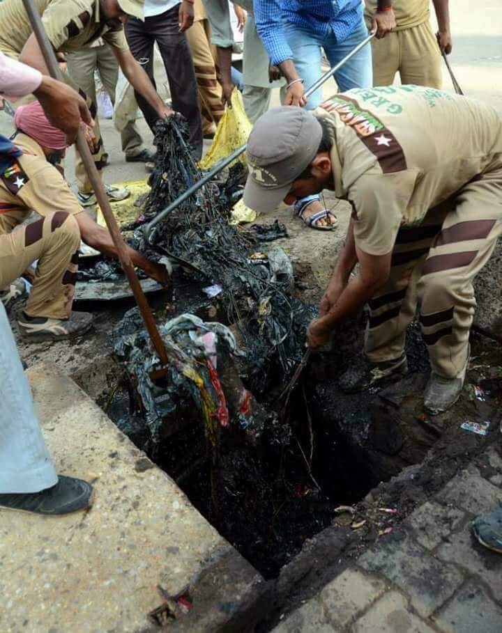 SahilMehtaKKR's tweet photo. Hai koi mayi ka lal...jo aisi sfayi kr k dikhade....begair....kisi paise lalch.k...yeh...pagl premi hai...ajj b nhi sudrenge #WeCleanNation https://t.co/uelzUTej16