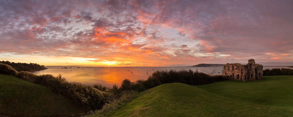 Harbour light.. #WexMondays @DorPublications #fsprintmonday #Dorset #@StormHour #appicoftheweek #photography #sunrise