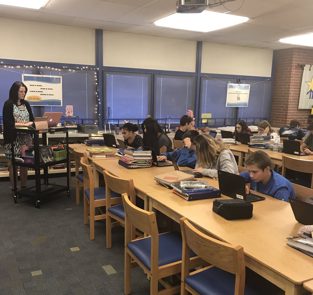 MrsBardellaCMS's tweet photo. The Hurricanes are working with Mrs. Barbarino in the library media center to learn how to spot fake news. @WEARECMS25 https://t.co/9mRaj7c4xp