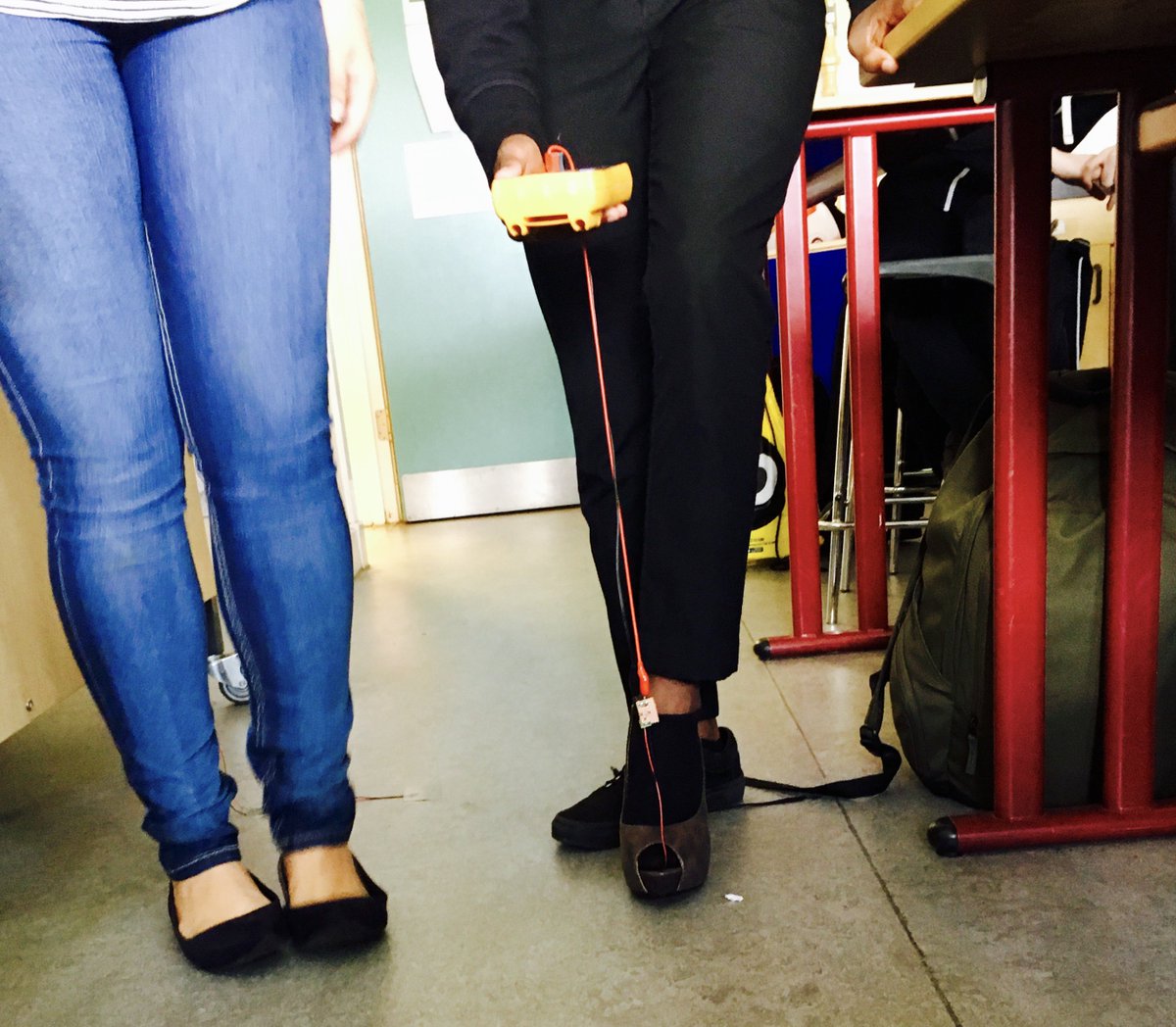 STAScience1's tweet photo. Senior physics students learn how shoes can make electricity using piezoelectric devices! #explorathon17 #ifIwasaresearcher @StThomasAqSec https://t.co/4hesKbO0o6