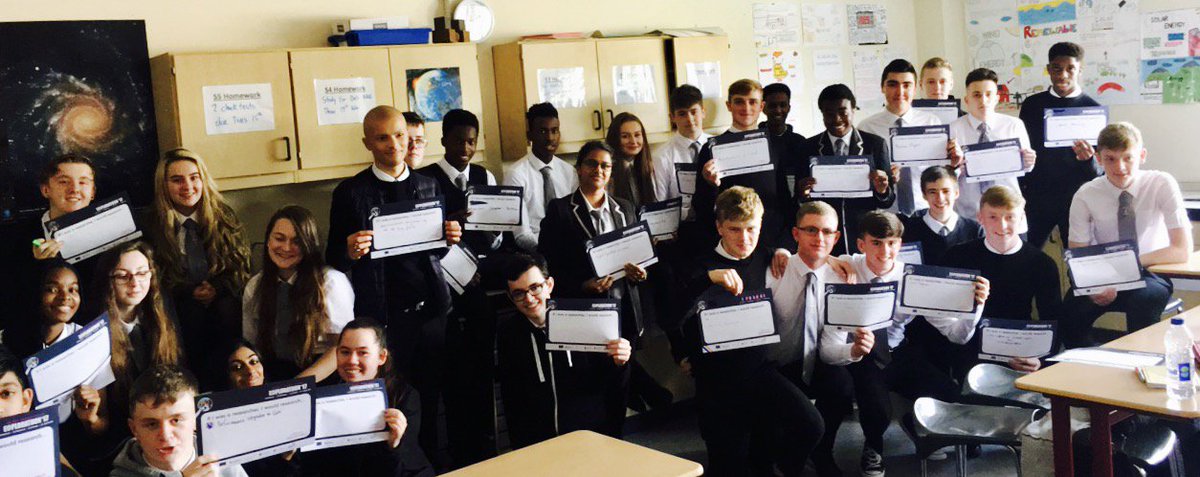 STAScience1's tweet photo. Senior physics students learn how shoes can make electricity using piezoelectric devices! #explorathon17 #ifIwasaresearcher @StThomasAqSec https://t.co/4hesKbO0o6