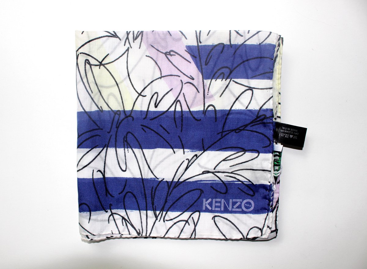 DesignerPopUp's tweet image. KENZO - Scarves - £99 - In store - We ship all over 🌎  

#kenzo #winter #fashion #retail #onlineshopping #outfitgrid #style
