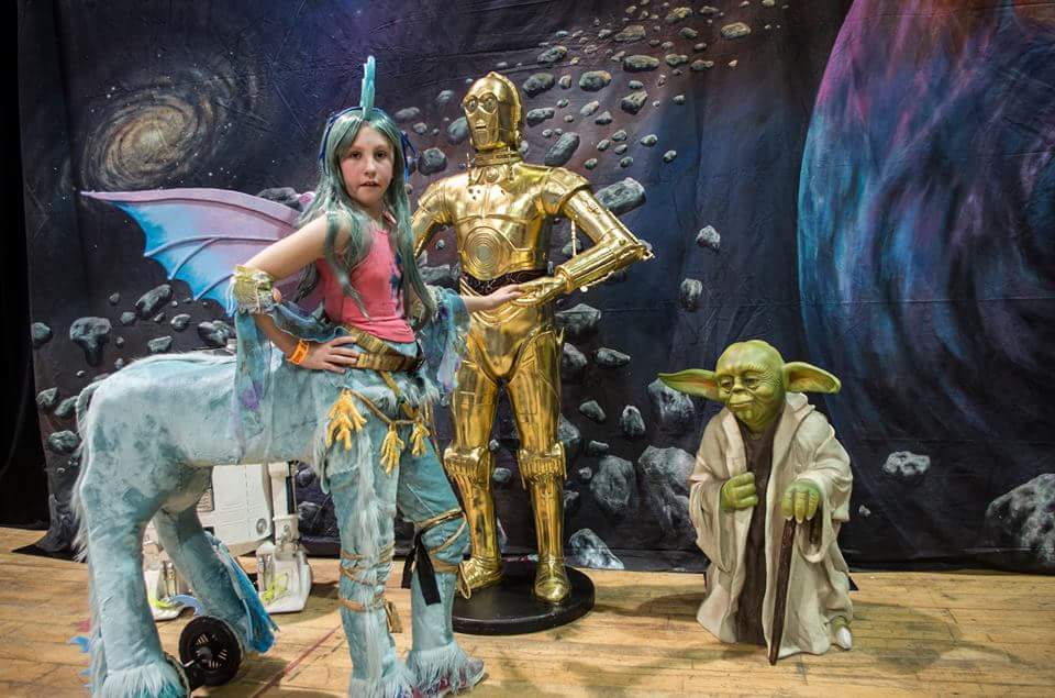 macjethro's tweet photo. #monsterhigh meets #starwars  at #fortcon #lil-bow #cosplay https://t.co/8Ajxexn8ST