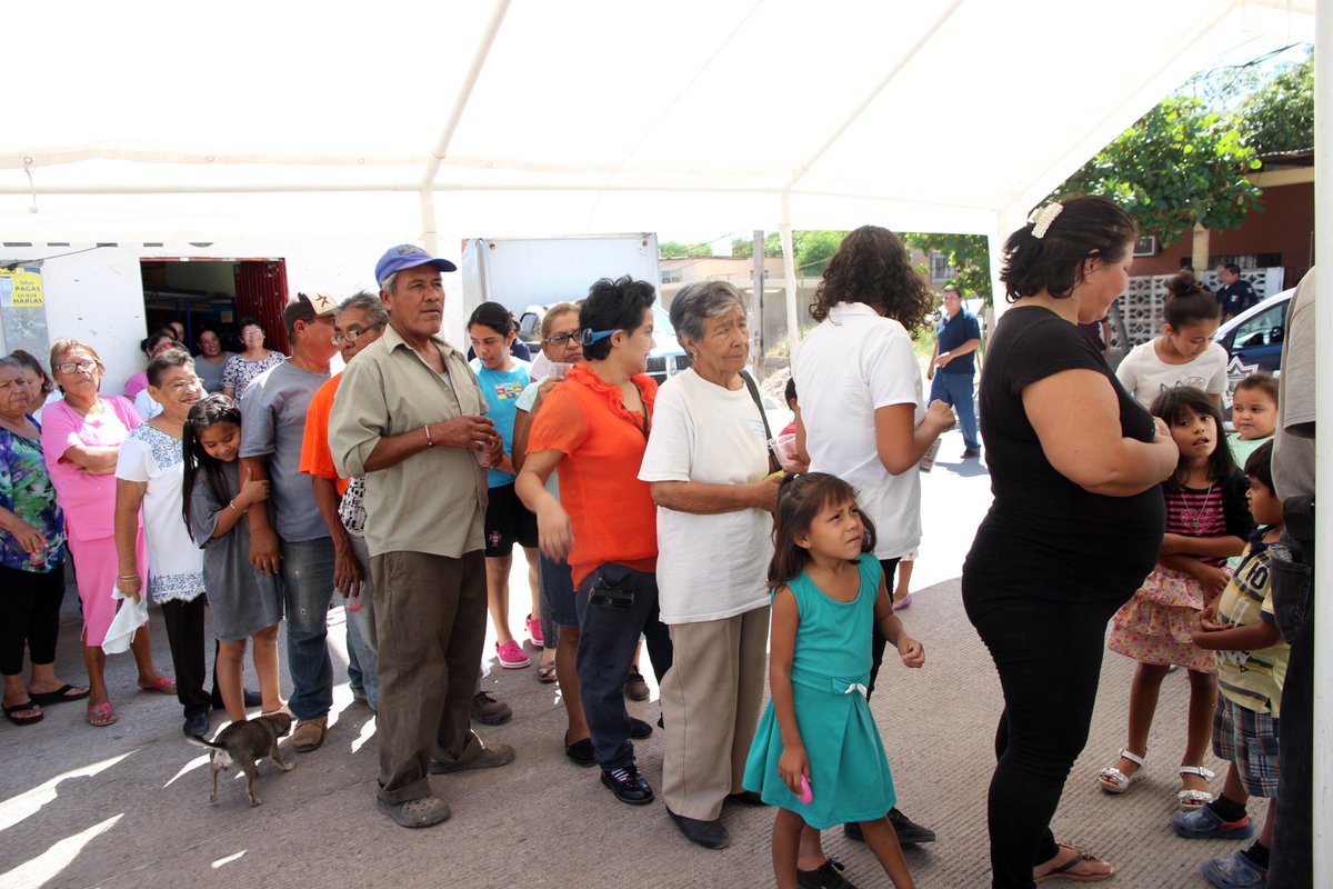 ZummaNoticias's tweet photo. Lleva comedor alimentos a familias de la Muralla. Más de 3 mil 800 platos de alimento entregados y 32 col visitadas. https://t.co/dz0V2JMOI9 https://t.co/45o5fgxzoT