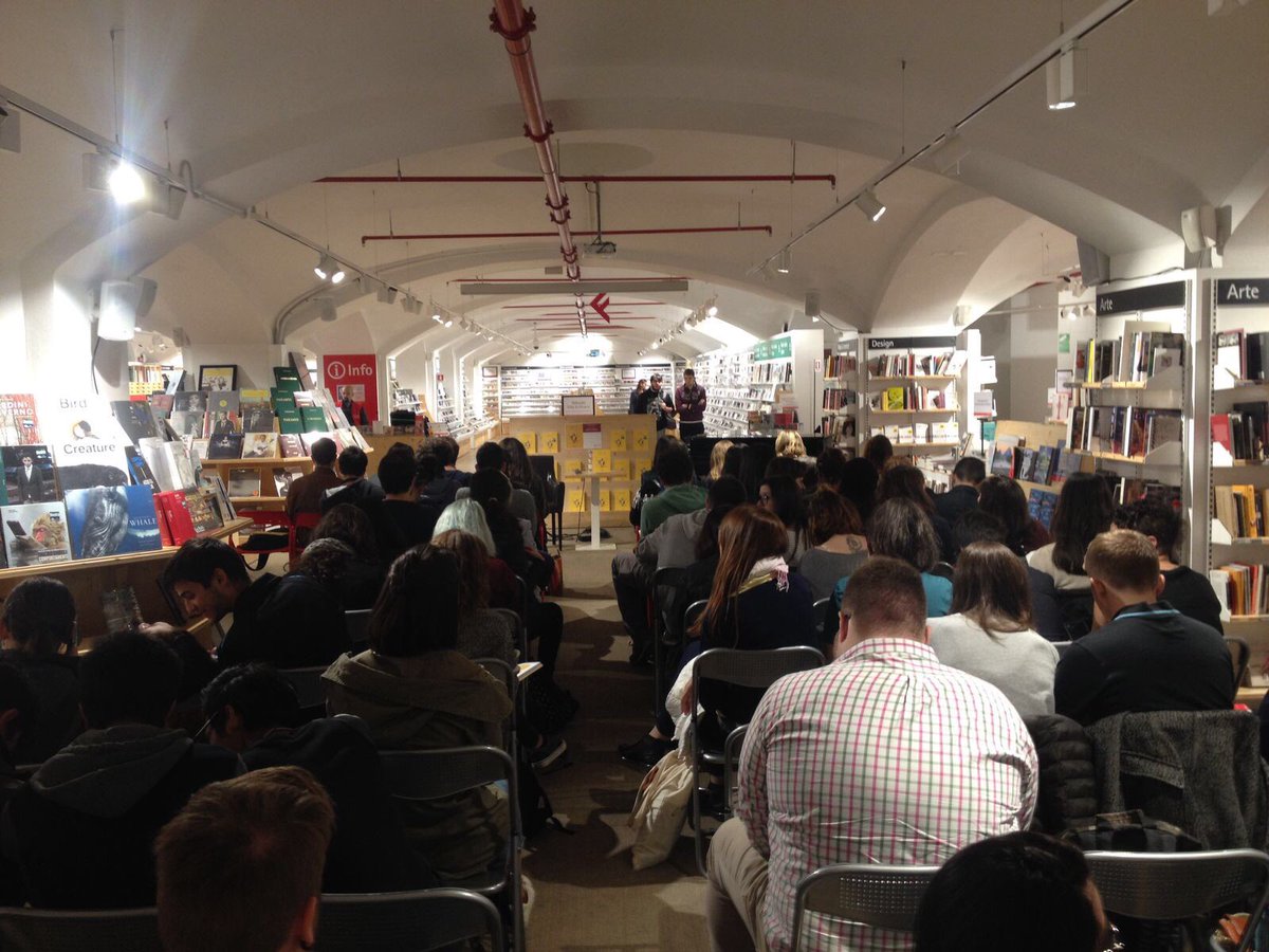 Shockdom's tweet photo. Labadessa ora a @LaFeltrinelli Duomo https://t.co/6P0umI2w8Y