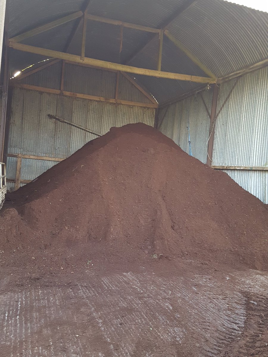FARMERPHIL135's tweet photo. storing milled peat for bedding for the winter #peat #Bedding #ybfsp #Winter https://t.co/2f6GDL1jxh