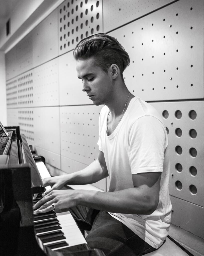 JuliusCowdrey's tweet photo. Hi guys! I've entered @Megastarapp! Download the app &amp; enter yourself or vote for me! https://t.co/cwS8G7c2FD #megastarapp #AD https://t.co/qSQ4Zae9v1