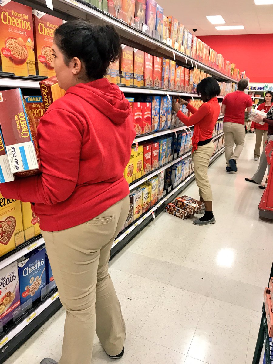 denton_theresa's tweet photo. Hey D171, What time is it?? FILL TIME!!!! #G190FillingTheFloor #D171inittowinit #T1463 #FEARLESS @SarahMDean https://t.co/b1ocSl242B