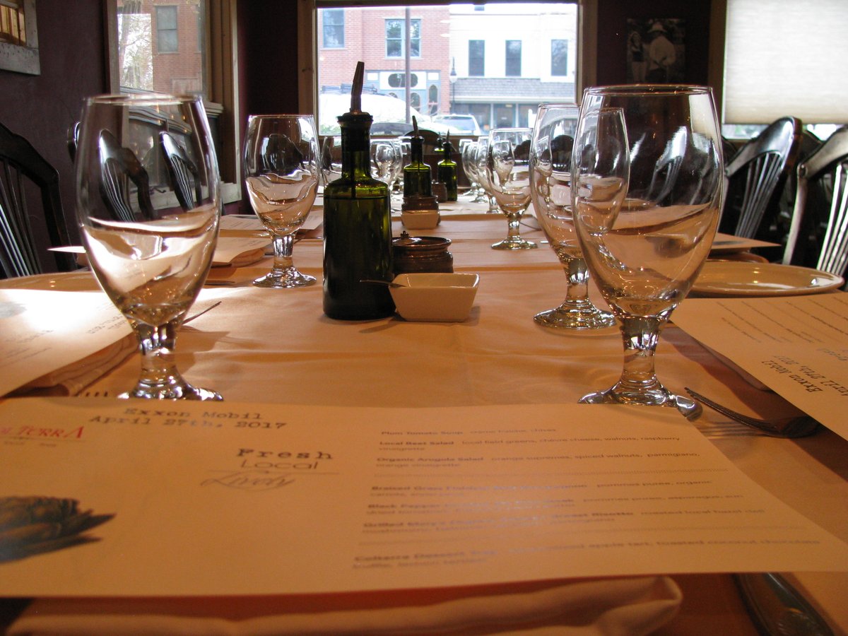 Thinking about hosting a private party for the holidays? Our dining areas offer local charm, served with the freshest ingredients.