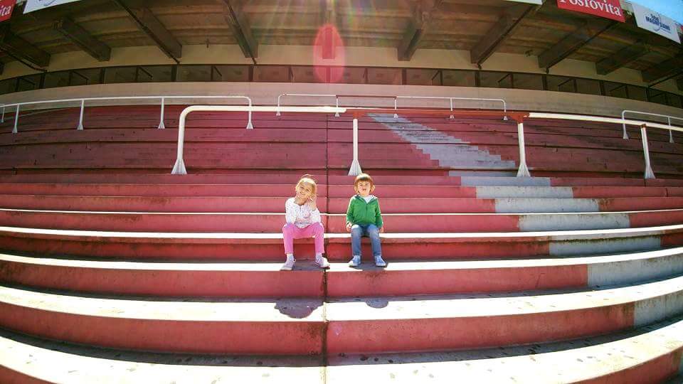 S_Sposato's tweet photo. Hola @JMLugones somos Jose y Juan, queremos ir a la cancha con papa sin que nos dispare la policia. https://t.co/VT8qHiLe82
