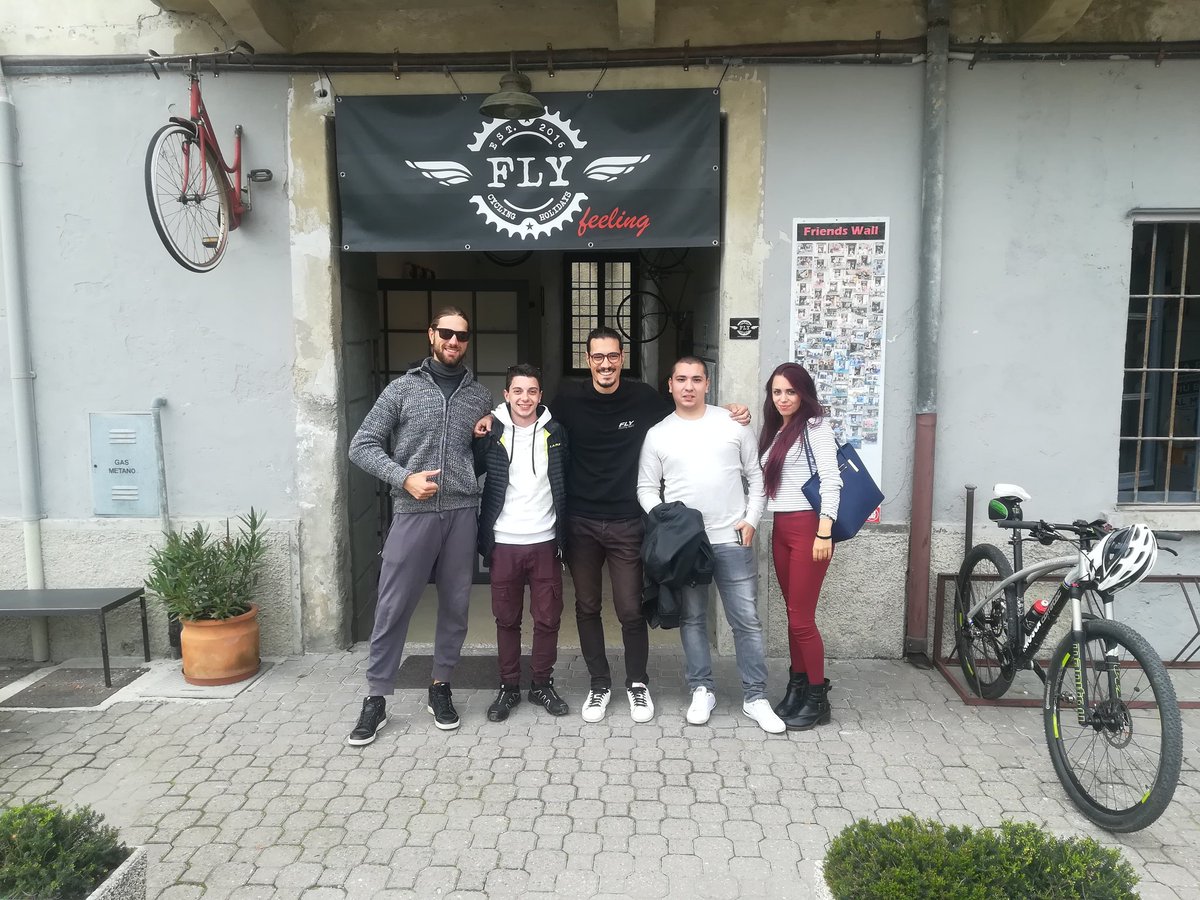 FLY_Holidays's tweet photo. Grande inizio di settimana! ✌️🚲
#FlyCyclingHolidays
#FlyFeelingClub
#ilCorazziere #BikeTour #BikeHolidays #BikeClub #BikeCafe #inLombardia https://t.co/moMlpN4UGD