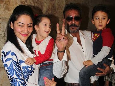 denisselliott's tweet photo. #Sanjay #Dutt_On _The_Road _With _His _Family : https://t.co/S1Ha8C8DYq https://t.co/deH2yPU1QZ