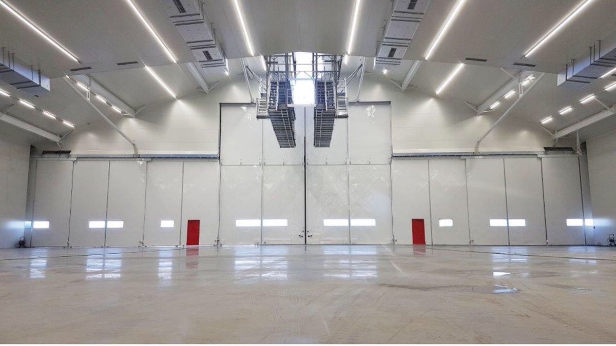 JoepWillems's tweet photo. Renovatie hangaar Maastricht-Aachen AirPort gereed. 2e hangaar voor Maas Aviation. https://t.co/jMEVHpfcyf