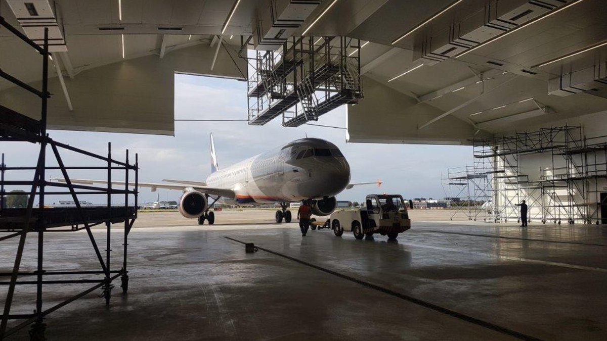 JoepWillems's tweet photo. Renovatie hangaar Maastricht-Aachen AirPort gereed. 2e hangaar voor Maas Aviation. https://t.co/jMEVHpfcyf