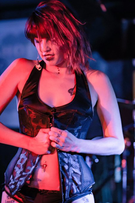 Here&rsquo;s a lil sneak peek of my first solo #burlesque performance! 😻 #BeautifulAnarchy https://t.co/jX<a href="/tag/burlesque"class="tags">#burlesque</a><a href="/tag/beautifulanarchy"class="tags"><span>#beautifulanarchy</span></a>