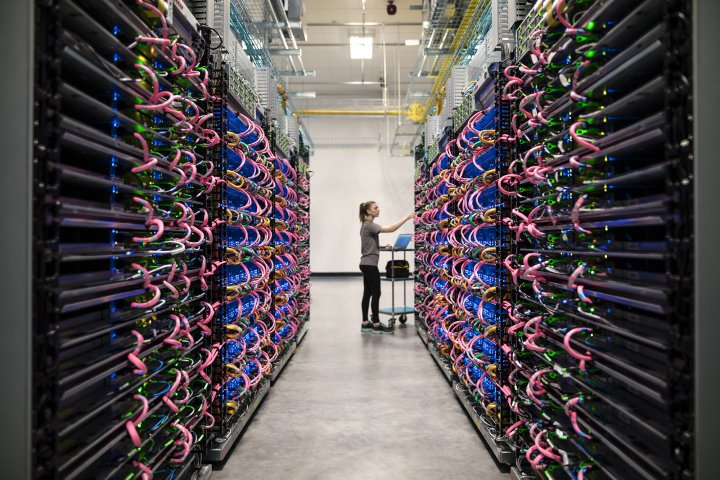 j_stikeleather's tweet image. Data Center Spending Is Off The Charts This Year trap.it/bBHCW