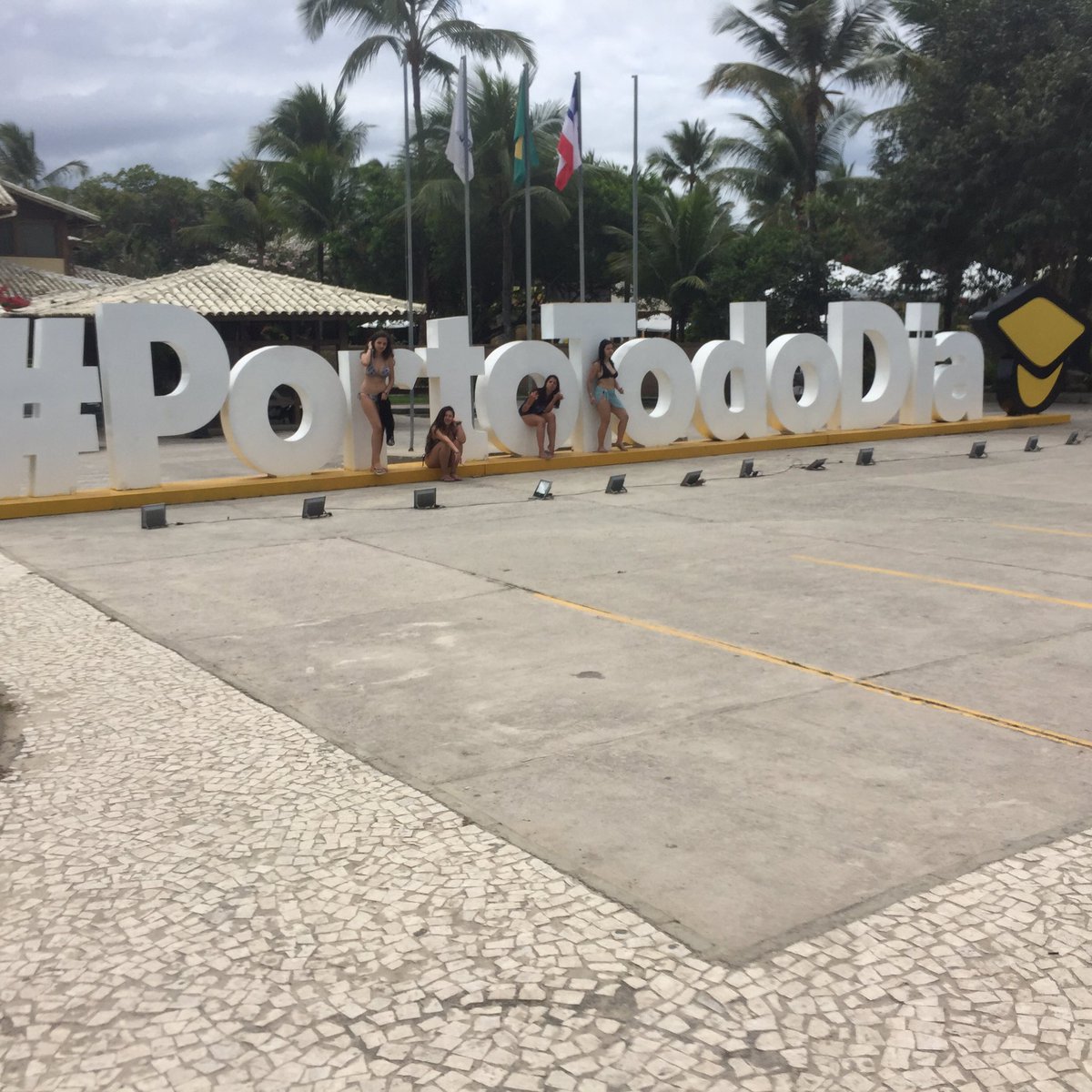sgirlboss's tweet photo. só saudades #DPP #PosPorto https://t.co/Cmy4FyjDaL
