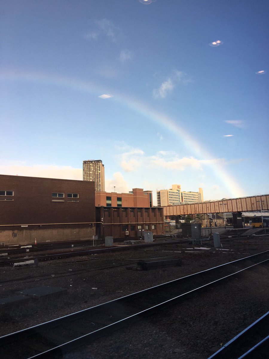 Amylouward10's tweet photo. Rainbow over #Sheffield on the launch day of the autumn cohort of @RISESCR 😍 #HappyDays #RISEisLive #GradEmployment #Employability https://t.co/PzIU4ud8AP