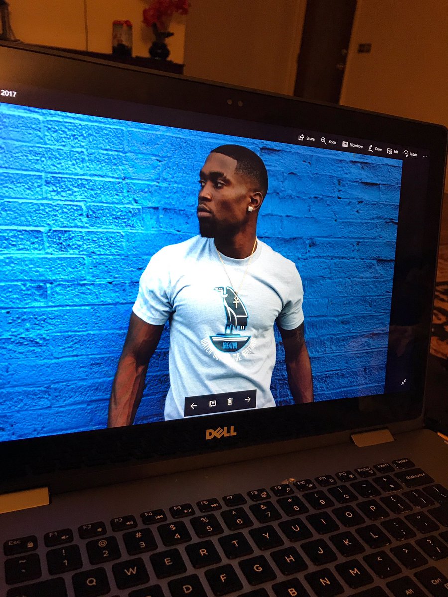 pocketsonhuff's tweet photo. I'm an aspiring fashion model, a simple rt can land me my next big project, show a nigga some love ❤️🦍🤴🏾 #Creatyr #Streetwear #Model https://t.co/brHn71UP2p