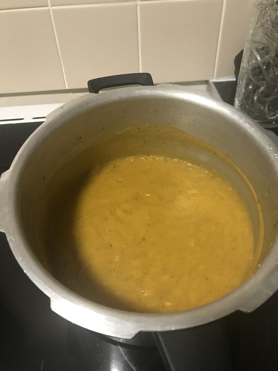 allotmenteers44's tweet photo. This weeks lunch #homemadesoup #allotmentproduce #GYO #throwitinapan https://t.co/eCOGyMFKwM