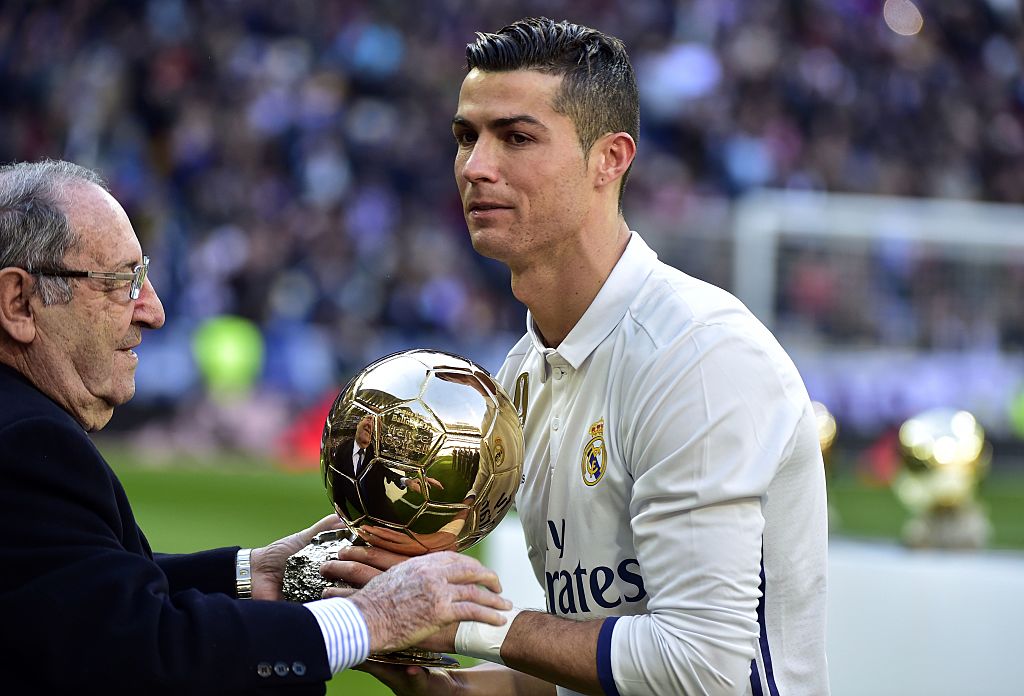 bbcafrique's tweet photo. #Ballon d'#Or : les #nominés #connus le 9 #octobre
Lire l'article: https://t.co/qM8fAgh5xQ https://t.co/uFZtX2DvSj
