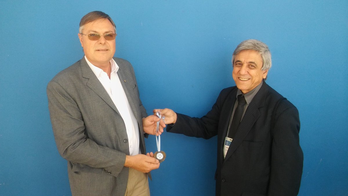 inta_crclr's tweet photo. Dr. José Luis Riedel recibe MedallaDeHonor otorgada por la Soc.Arg. de Genética @intaargentina @eealarioja @JoseLuisRiedel1 @SoyDiegoRamilo https://t.co/32aoT9oH0V