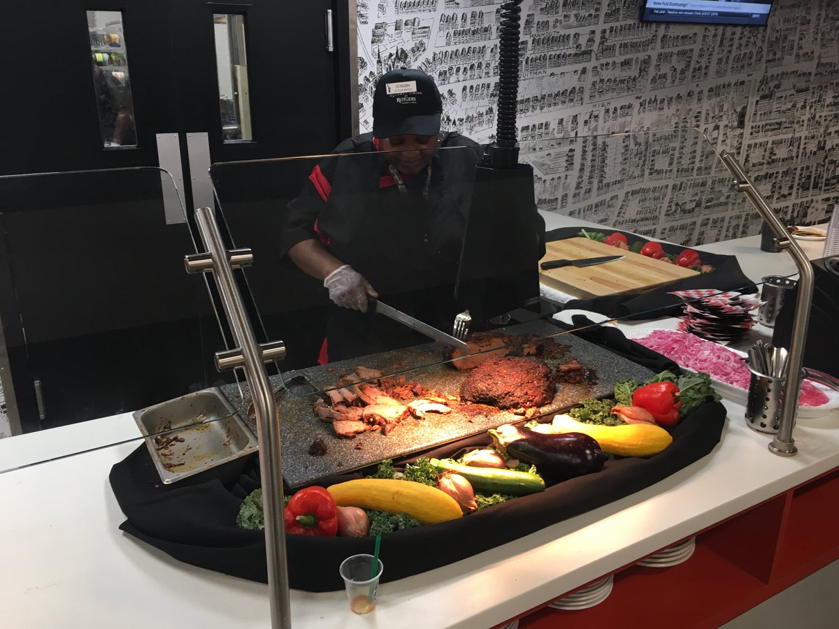 RUNewarkDining's tweet photo. Great turn out for the grand opening of Stonsby Cafeteria. Hope you all enjoyed!! https://t.co/A11h31uK3x