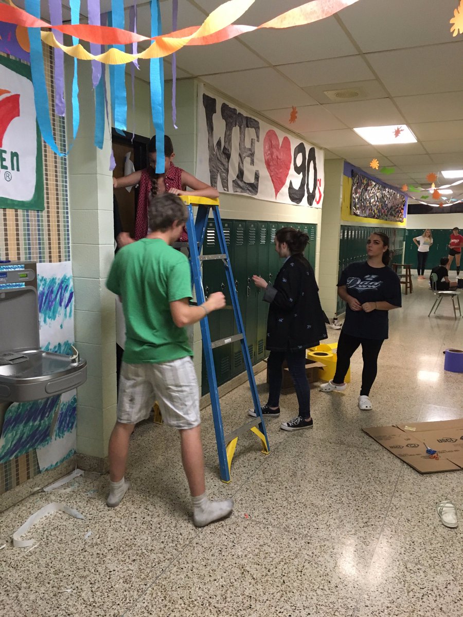 DCESeniorHigh's tweet photo. Members of the Junior class worked hard to have their hallway ready for Homecoming week. #EverestPride #DCEWeAreOne https://t.co/3RYGEnmvLU