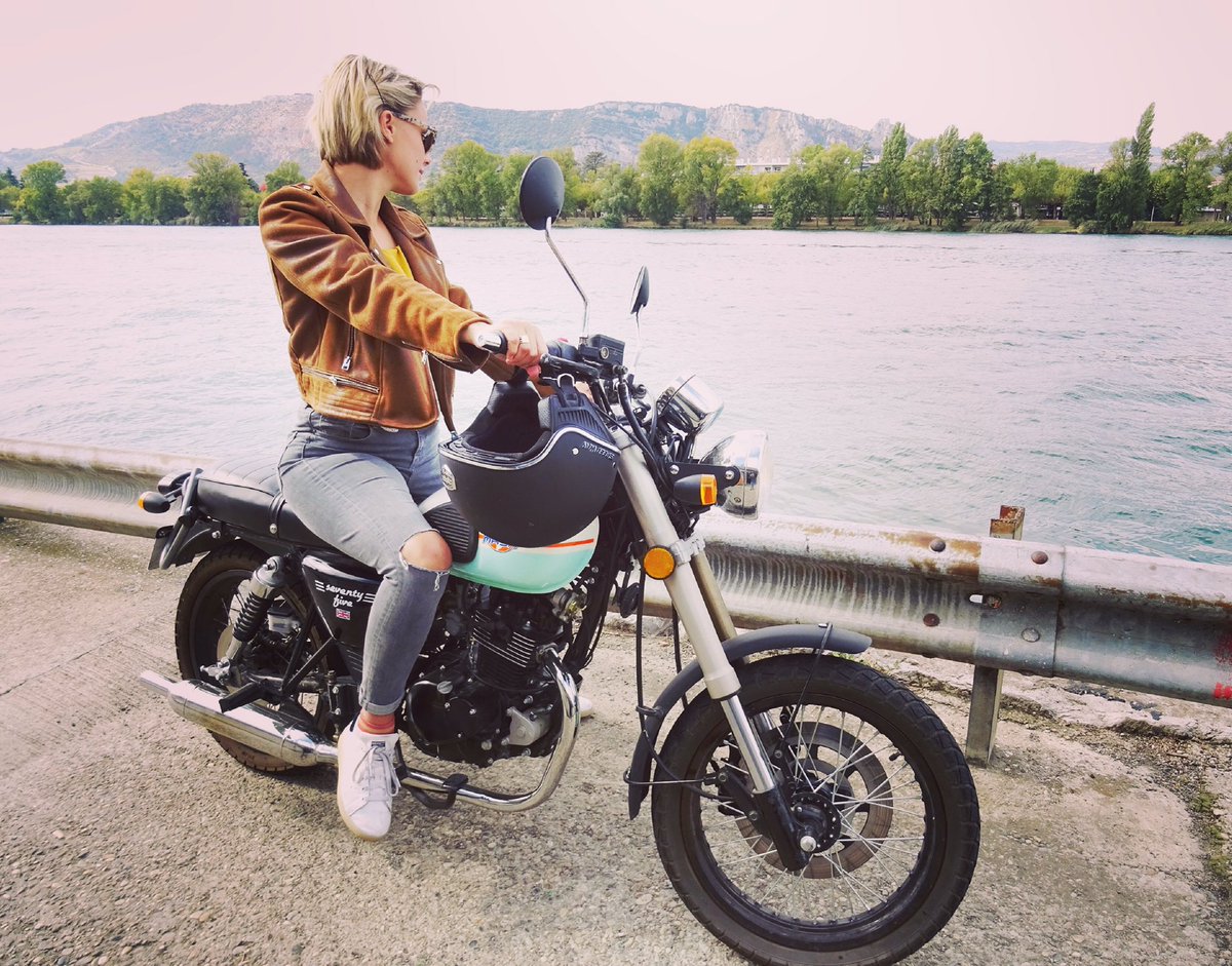 VintagePlaceOff's tweet photo. Une rubrique blog est désormais accessible sur le site 🤗 #modevintage #blogger #blogmode #blogvintage #blog #blogueuse https://t.co/ZbSjI50SqD