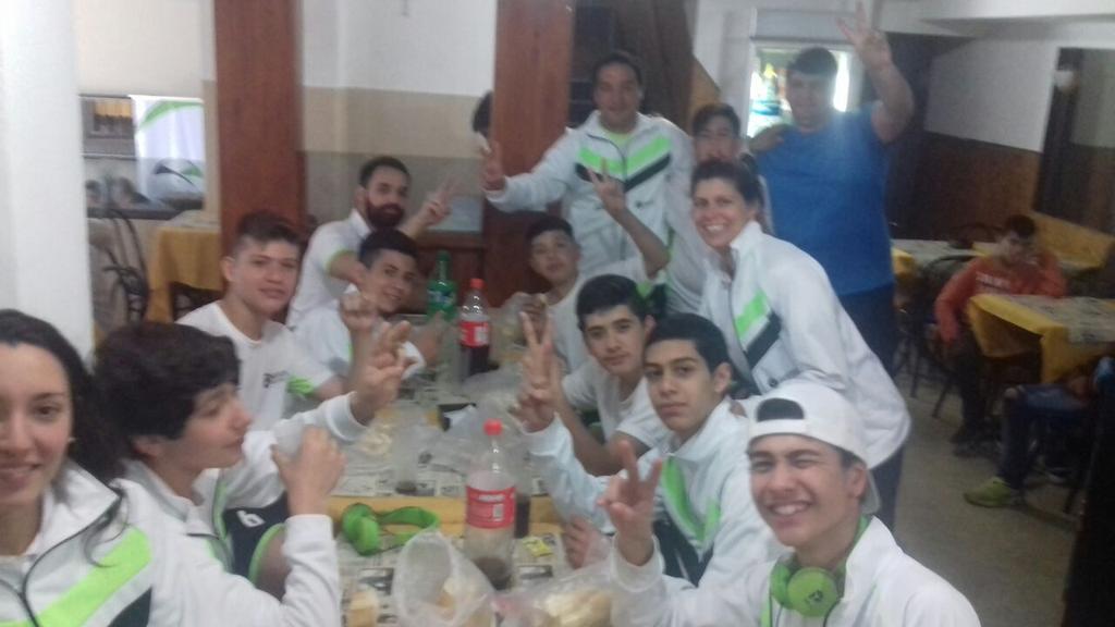 crisqui80's tweet photo. No hay nada como el deporte con amigos!  Los chicos del Voley, después del triunfo 2 a 1 #JuegosBA2017 @cesardidiego https://t.co/W3ECr9XyBO